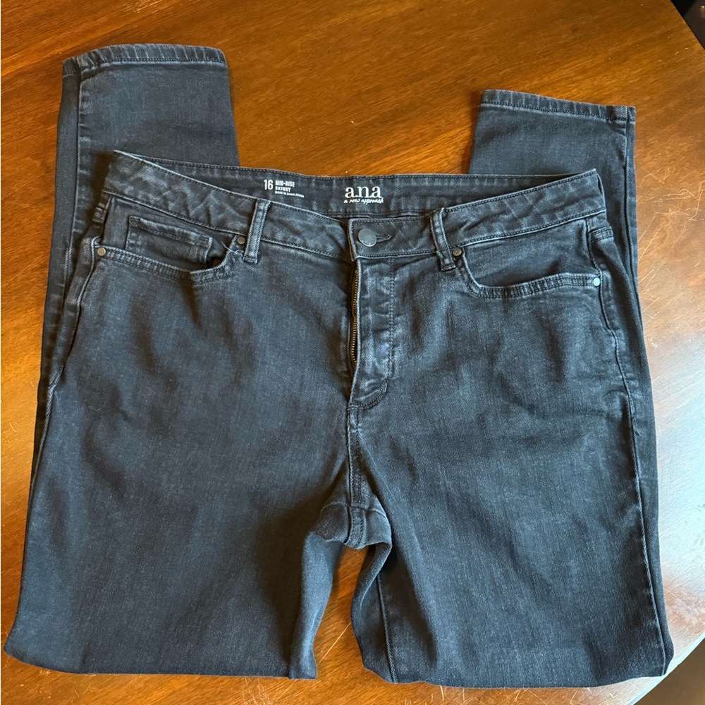 a.n.a Black Skinny Jeans Sleek and Versatile